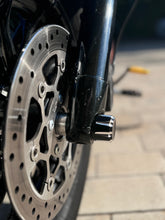 Lade das Bild in den Galerie-Viewer, Achsenabdeckung für Harley - Davidson Vorne